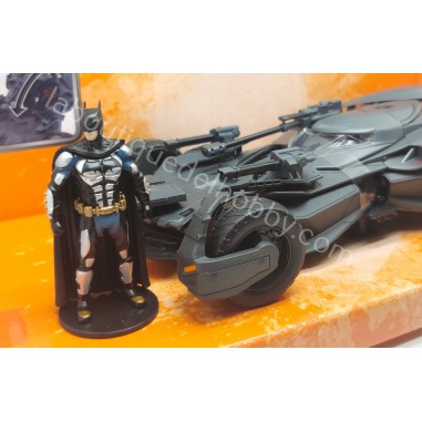 BATMOBILE BATMAN JUSTICE LEAGUE JADA...