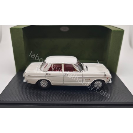 NISSAN PRINCE SKYLINE 2000GTB 1966 EBBRO ESCALA 1:43