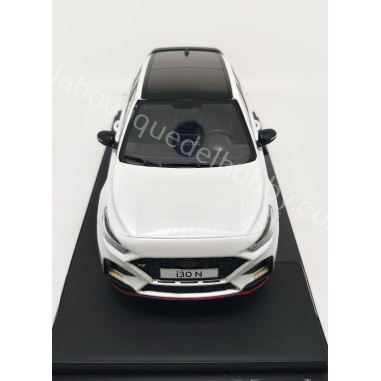 HYUNDAI I30 N 2021 MCG ESCALA 1:18 HYUNDAI I30 N 2021 MCG ESCALA 1:18