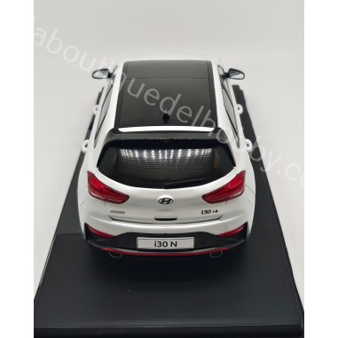 HYUNDAI I30 N 2021 MCG ESCALA 1:18 HYUNDAI I30 N 2021 MCG ESCALA 1:18