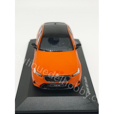 BMW M5 SEDAN 2024 SOLIDO ESCALA 1:24