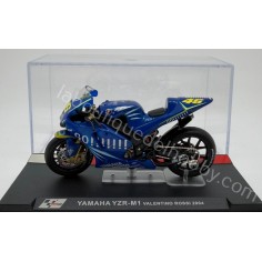 YAMAHA YZR-M1 V. ROSSI 2004...