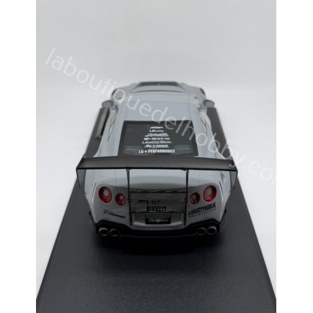 NISSAN GT-R R35 LBWK 2024 + FIGURA MR. KATO SOLIDO ESCALA 1:18